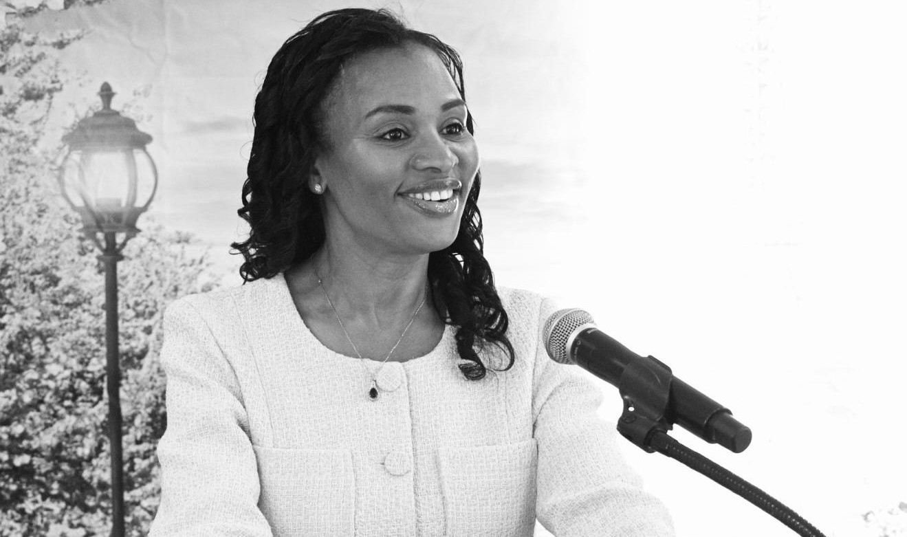 Pamela speaking to an audience